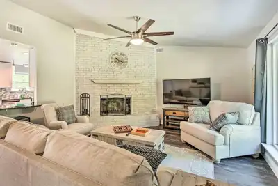 Image de ~ 3 Mi to Dtwn McKinney: Suburban Texas Retreat