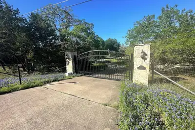 Image de Private Hill Country Modern, Fire Pit, 5 Acres, Hot Tub, Sleeps 10