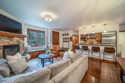 Image de Update 3 bedroom a few blocks from the heart of Aspen!