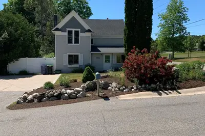 Image de Ann Street Cottage. 10 minute drive to skiing, 10 minute walk to downtown