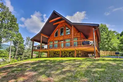 Image de Sevierville Cabin: Deck w/ Foosball & Hot Tub!