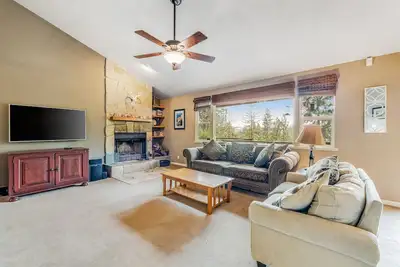 Image de Mountain Home w/ a Game Room, Private Hot Tub, & Free WiFi