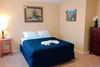 Image de Beautiful  apartment in Historic Downtown area, perfect for long term stays