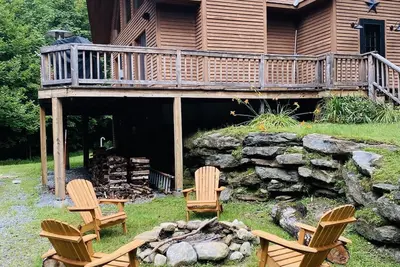 Image de Mountain House near Mount Snow & Stratton w/ 2 Fireplaces, Hot Tub & Sauna