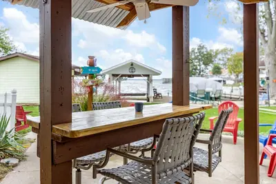 Image de Indian Lake Waterfront Home & Boathouse - Boat Rental Available - Sleeps 16