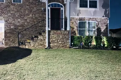 Image de Home away from Home, Pet friendly, Spacious home and Backyard