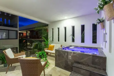 Image de Lovely, Private, Secure and Excellent Located One Bed Condo