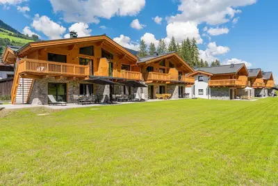 Image de Lodge spacieux avec jardin et sauna privé
