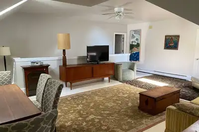 Image de Mid century modern with 650 sq ft living room and 350 sq ft master bedroom