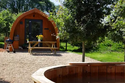 Image de Wild Luxury Buttercup Glamping Pod with WoodFired Hot Tub in quiet rural setting