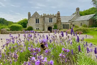 Image de Beautiful apartment within Grade 1 listed Manor House