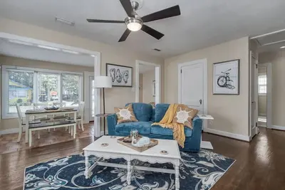 Image de Beach Cottage #2 19th Street - 3 Blocks to Beach