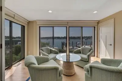 Image de Ewi 101 Lake Charlevoix Views | Private Balcony | Pool, Hot Tub, Sauna