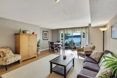 Image de Ewi 104- Stunning Lake Charlevoix Views| Walkout Patio | Pool, Hot Tub, Sauna