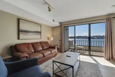 Image de 223 Ewi|Bright & Air | Pool, Hot Tub, Sauna | Cozy 1 Br Condo