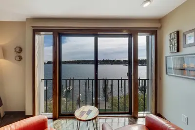 Image de 224 Ewi Waterfront Condo | Amazing Balcony Views | Pool, Hot Tub, Sauna