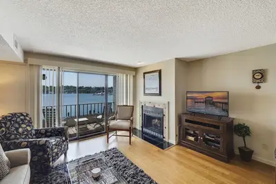 Image de Edgewater Inn Condo 225 with Waterfront Views | Pool, Hot Tub, Sauna |