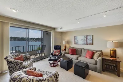 Image de 228 Edgewater Inn | Peaceful Lake Charlevoix Escape | Pool, Hot Tub, Sauna