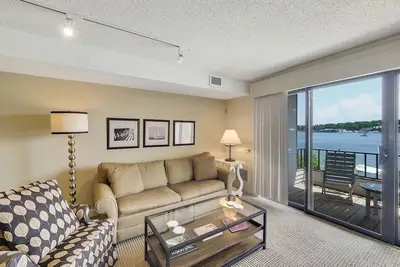 Image de Relaxing Lakeview One-Bedroom | Downtown Charlevoix | Pool, Hot Tub, Sauna