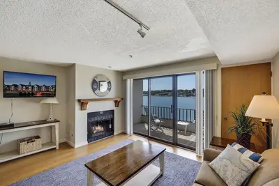 Image de Scenic One-Bedroom with Balcony | Downtown Charlevoix | Pool, Hot Tub, Sauna