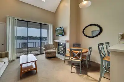 Image de 3rd Floor Balcony | Downtown Charlevoix | Pool, Hot Tub, Sauna | Sleeps 6