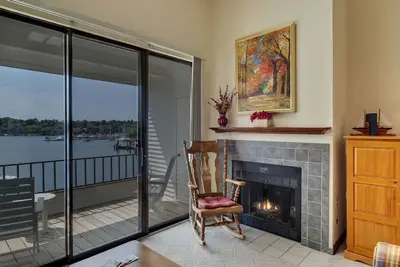 Image de Vaulted Lake Charlevoix Luxury | Ewi349 | Pool, Hot Tub, Sauna