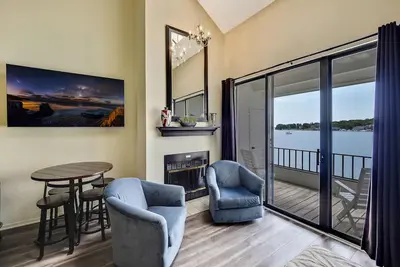 Image de Ewi350|Elegant Lake Charlevoix Views | Pool, Hot Tub, Sauna