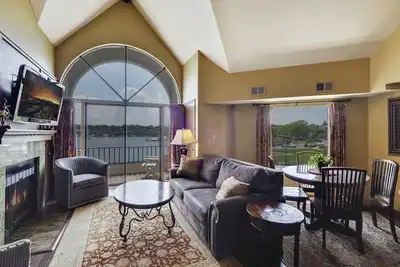 Image de Ewi354|Top-Floor 2br Condo| Pool, Hot Tub, Sauna | Sleeps 6