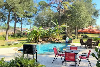 Image de Stunning 4 Acre Retreat w\/ Hot Tub, Sauna, Disc Golf and Pool