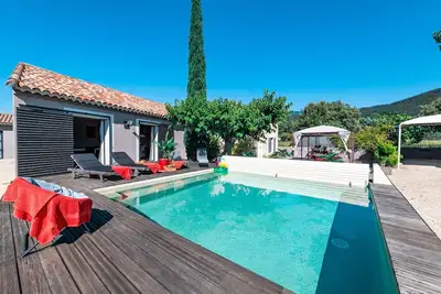 Image de Air-conditioned vacation home \"Le coeur du Ventoux\" with private pool