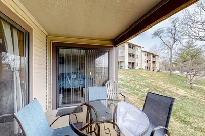 Image de First-floor (no steps) walk-in condo w/ golf, shared pools/hot tub, gym & tennis