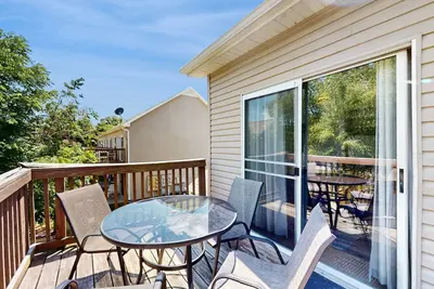 Image de Fantastic Home Close to Water w/Private Washer and Dryer, Free WiFi, Balcony