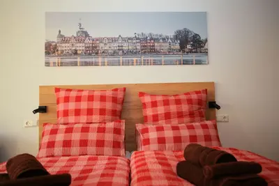 Image de Apartment with partial lake view