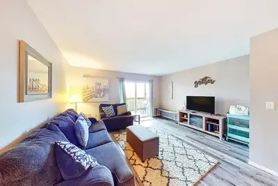 Image de Convenient Condo w/Great Location, Shared Pool, Free WiFi, Private Balcony, View