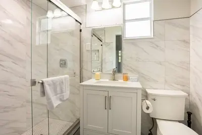 Image de Modern duplex near Downtown, SoHo and West Shore