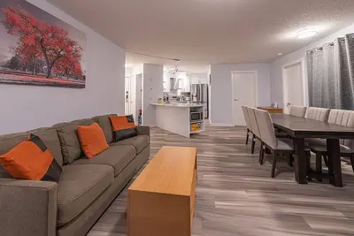 Image de P94 -WindTower 162 - Huge Balcony Suite for a Larger Family