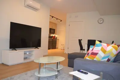 Image de Exquisitely furnished 2-bedroom condo @ Bridgwater!