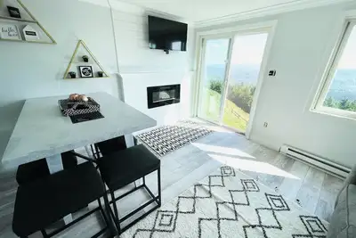 Image de 2br/2ba Luxury Ski in/out condo at Snowshoe Mountain Lodge!