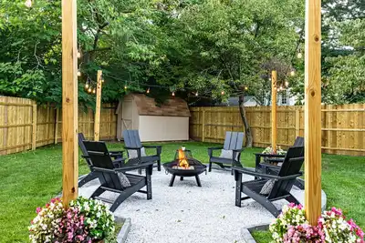 Image de Midcentury Modern Paradise - 4bd- Hot Tub🌊 - Bay Beach🏖 Arcade-Bbq- Firepit🔥!