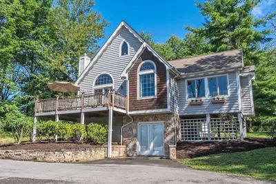 Image de Captain's Cabin | Hot Tub, 5 Mins to Wisp Resort!