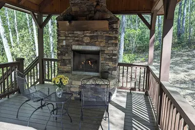 Image de Deer Crossing-Romantic, Charming and Secluded. Hot Tub, Fire pit