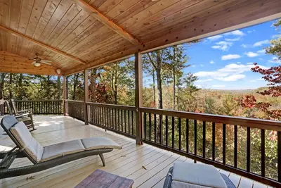 Image de Romantic Cabin w/ Hot Tub & Grand Fire Pit