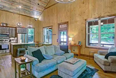 Image de Among The Stars-Single Floor Modern Luxury Cabin, Fire Pit, Large Kitchen