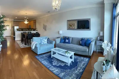 Image de Clean! ! ! Downtown Davidson Condo - Style, Comfort, and Location you can't beat!