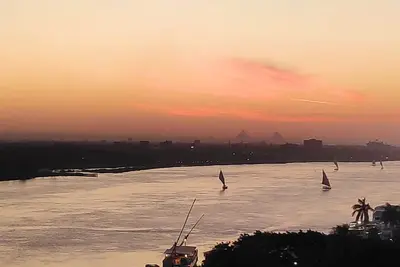 Image de Nile & Pyramid View – Magical Sunrises, Historic Wonders