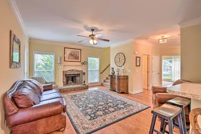 Image de Home w/ Deck ~ 7 Mi to Downtown Dahlonega!
