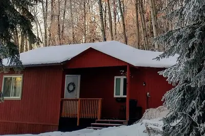 Image de Cozy Alaskan Cabin, with rare Northern Lights views. . .