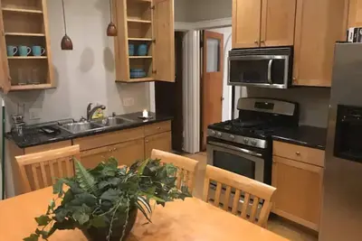 Image de Cozy 4 Bedroom on Popular Historic Brady St