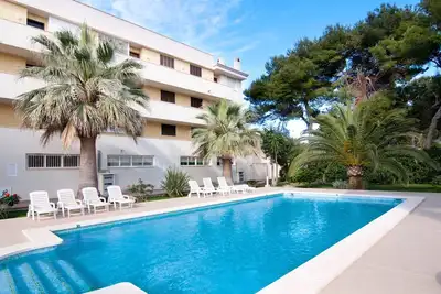 Image de Appartement Drac Blanc 1-4 près de la plage avec vue sur mer, piscine, terrasse et Wi-Fi