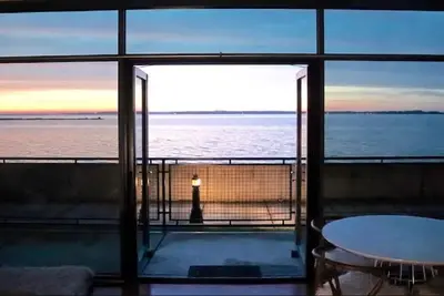 Image de 180° Lake View in the Heart of Downtown Sandusky